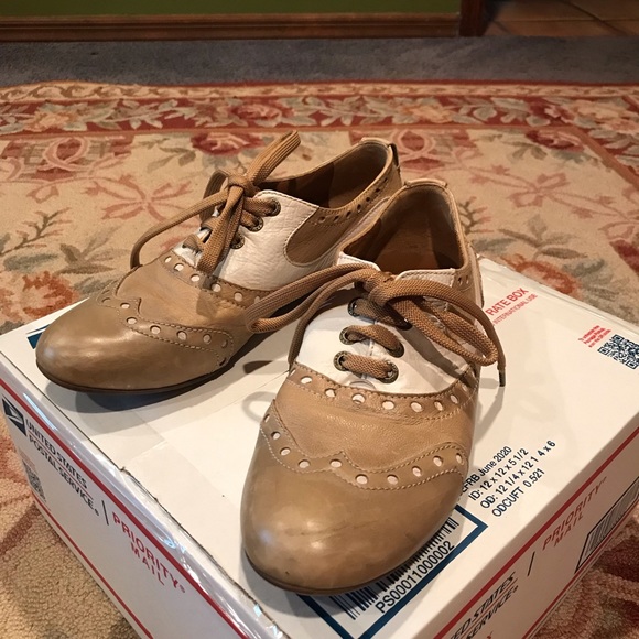 RINALDI LEATHER SHOES 9.5 MEDIUM ($169. When purchased) - Picture 5 of 11